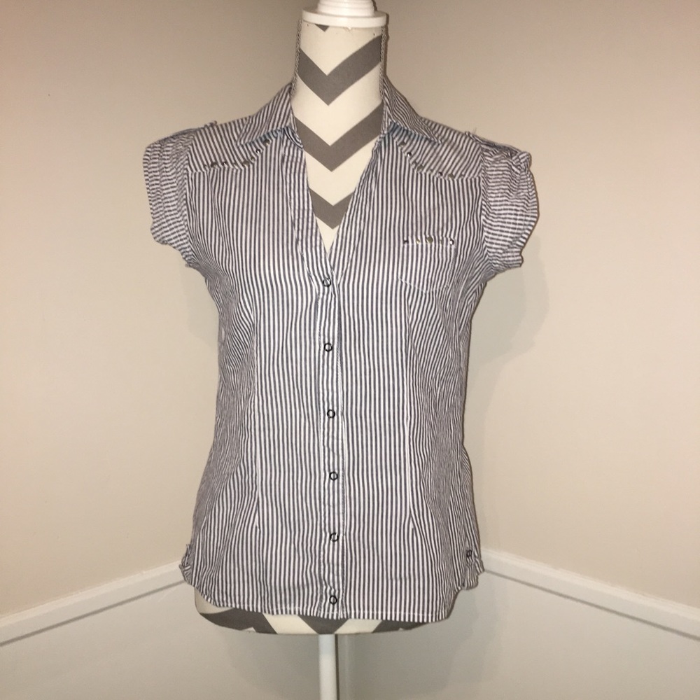 *SALE* | STREET FLOWER | seersucker snap front top